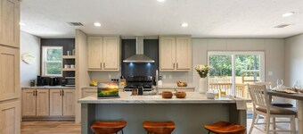 The Riverhead | Springs • Pavilion • Grill