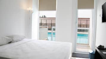 Deluxe Studio, Balcony | Desk, laptop workspace, free WiFi