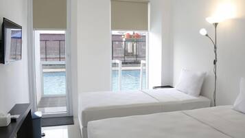 Schreibtisch, laptopgeeigneter Arbeitsplatz, kostenloses WLAN