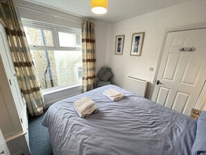 2 chambres, fer et planche à repasser, accès au Wi-Fi (inclus)