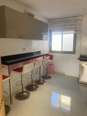 Private kitchen - Enjoy family-friendly accommodation Apartment rental (Elmansoria)