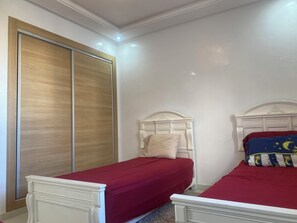 2 bedrooms, WiFi, bed sheets - Enjoy family-friendly accommodation Apartment rental (Elmansoria)