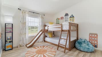 4 bedrooms, iron/ironing board, free WiFi, bed sheets