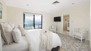 5 bedrooms, iron/ironing board, WiFi, bed sheets