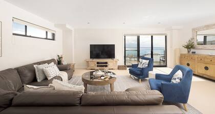 Bay Vista Penthouse - Heart of Nelson Bay