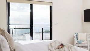 5 bedrooms, iron/ironing board, WiFi, bed sheets