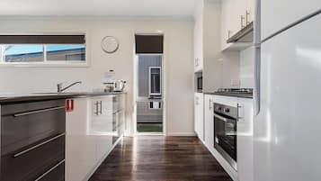 Deluxe 2 Bedroom Cabin - Sleeps 4 | Private kitchen | Fridge, microwave, cookware/dishes/utensils