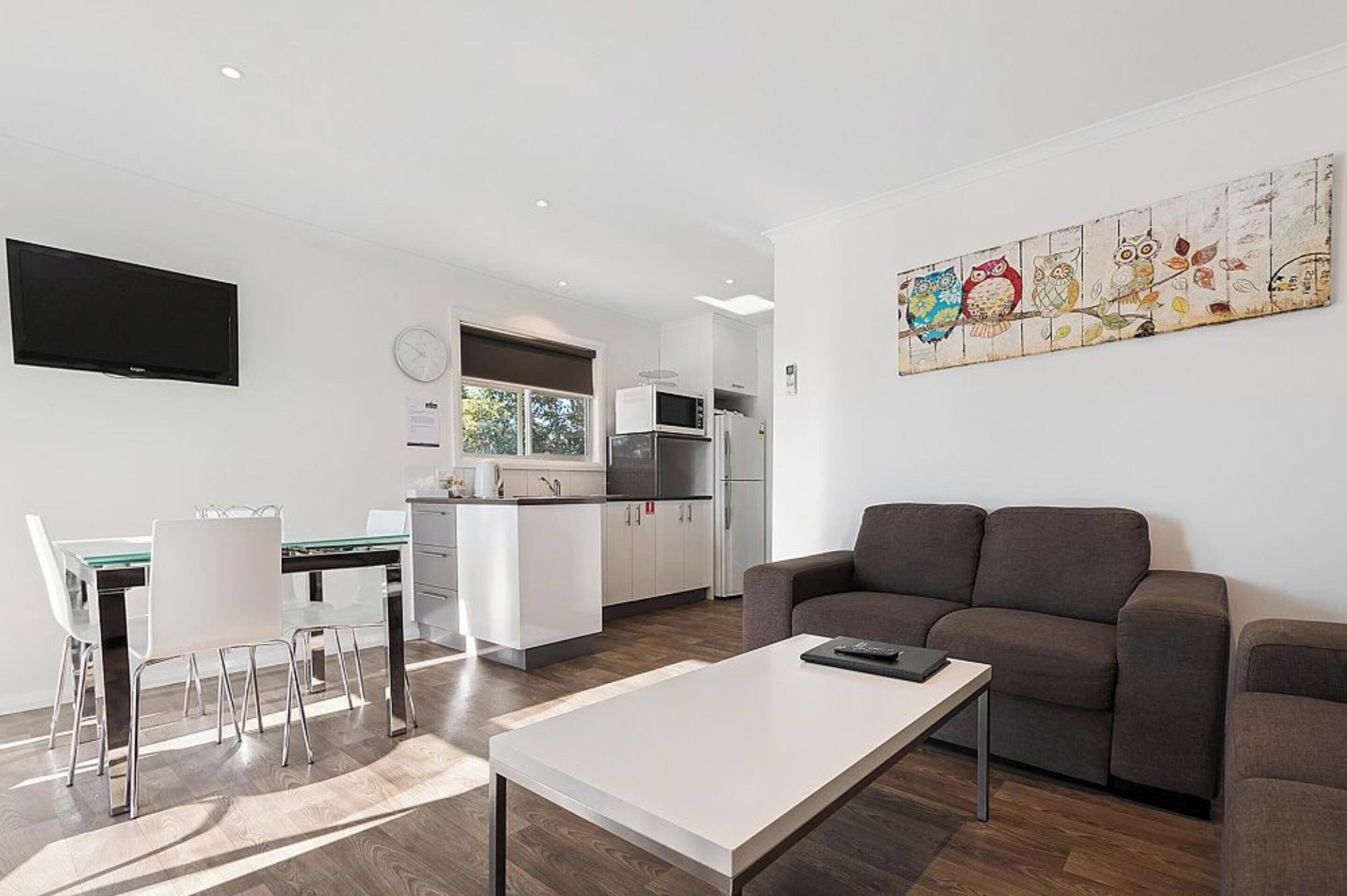 Superior Cabin, 2 Bedrooms (Sleeps 4) | Makan dalam bilik