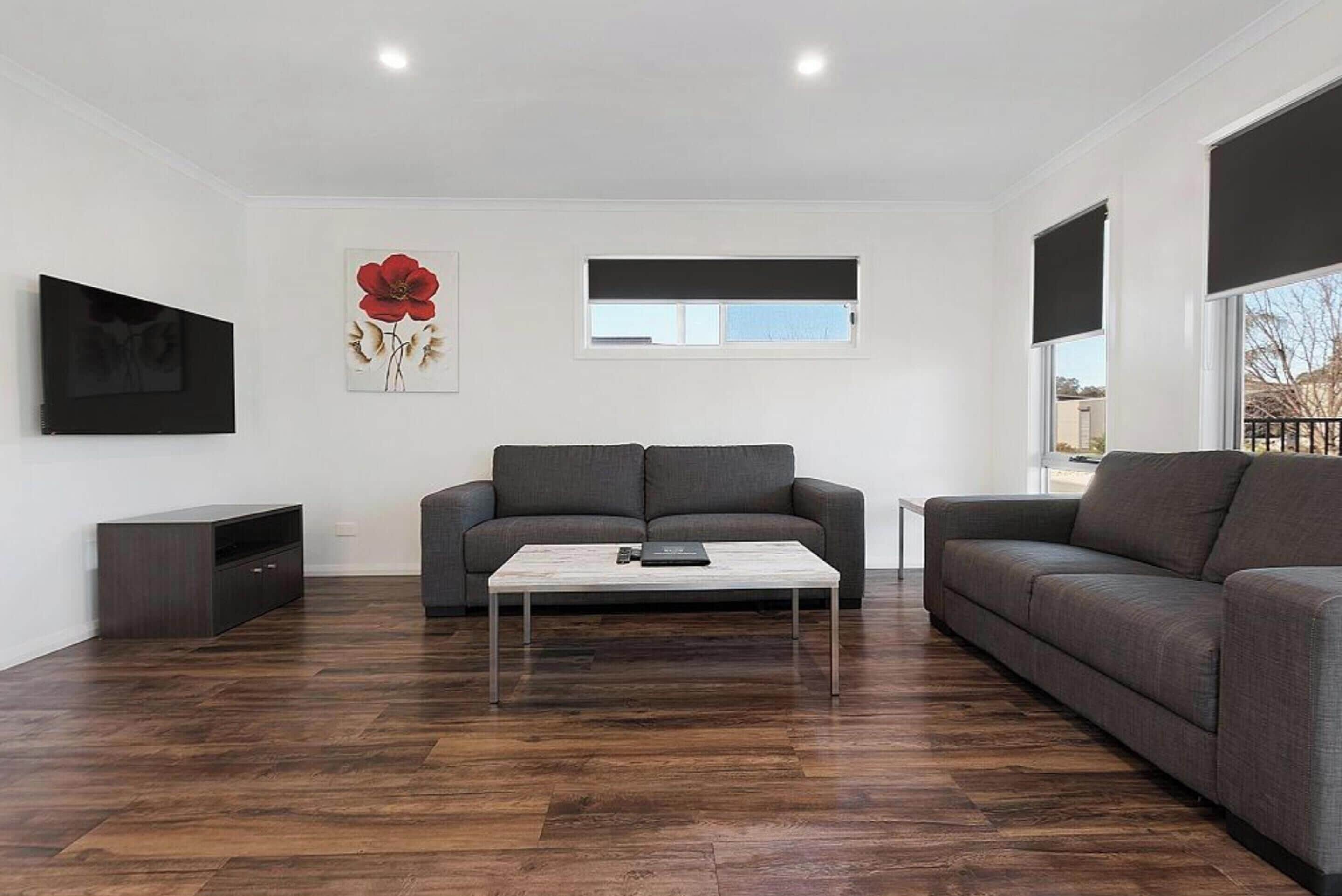 Deluxe 2 Bedroom Cabin - Sleeps 4 | Living area