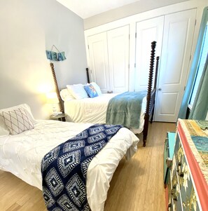 2 bedrooms, iron/ironing board, WiFi, bed sheets