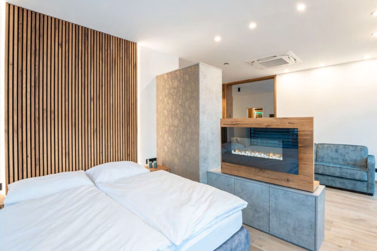 2 makuuhuonetta, työpöytä, ilmainen Wi-Fi, vuodevaatteet