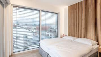 2 bedrooms, desk, free WiFi, bed sheets