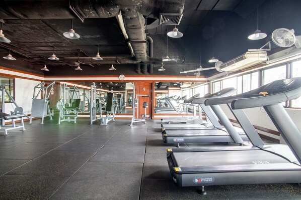Fitness facility - BUA Suite: Sukhumvit metro/park/mall (Krung Thep Maha Nakhon)