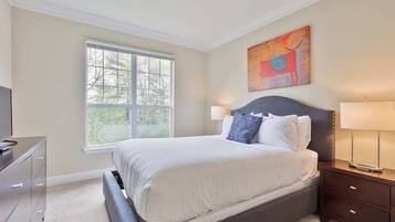 1 habitación, escritorio, tabla de planchar con plancha y wifi