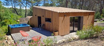 "La Pinède" - Aix-en-Provence lodge with jacuzzi 