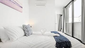 2 bedrooms, iron/ironing board, Internet