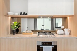 Fridge, microwave, oven, stovetop - Exec. home in centre of Sunshine (Sunshine)