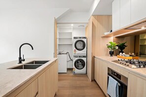 Fridge, microwave, oven, stovetop - Exec. home in centre of Sunshine (Sunshine)