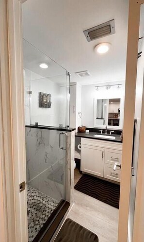 Hårtork och handdukar