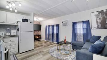 Smart-TV, Kamin, Videospiele