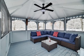 TV connectée, cheminée, jeux vidéo