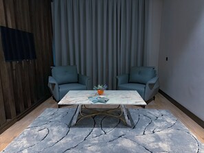 ห้องซูพีเรีย, เตียงคิงไซส์ 1 เตียง, วิวสวนหย่อม | เครื่องนอนระดับพรีเมียม, ตู้นิรภัยในห้องพัก, โต๊ะทำงาน