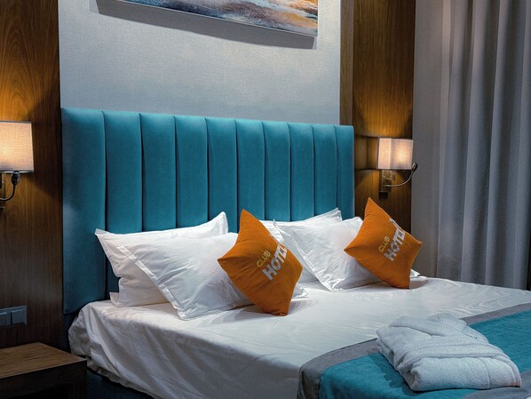 Superior-Zimmer, 1 King-Bett, Blick auf den Innenhof | Hochwertige Bettwaren, Zimmersafe, Schreibtisch