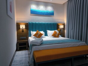 ห้องดีลักซ์, เตียงคิงไซส์ 1 เตียง, วิวสวนหย่อม | เครื่องนอนระดับพรีเมียม, ตู้นิรภัยในห้องพัก, โต๊ะทำงาน