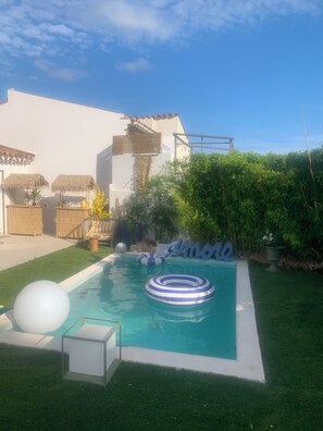 Outdoor pool - Jolie Maison Récemment Rénovée Avec Piscine de 2 à 6 Personnes (Cassis)