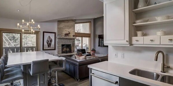 Exterior - Vail Village 3 Bedroom Condo - Walk to Gondola One! (Vail)