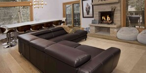 Interior - Vail Village 3 Bedroom Condo - Walk to Gondola One! (Vail)