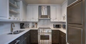 Exterior - Vail Village 3 Bedroom Condo - Walk to Gondola One! (Vail)