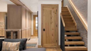 Exterior - Vail Village Luxury 4 Bedroom, Steps to Slopes! (Vail)