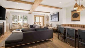 Exterior - Vail Village Luxury 4 Bedroom, Steps to Slopes! (Vail)