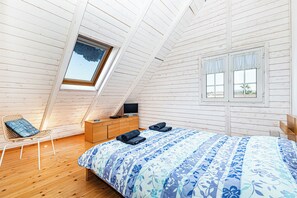 6 bedrooms, iron/ironing board, free WiFi, bed sheets - Villa Oliva, 6 bedroom house perfect for family vacations (Quarteira)