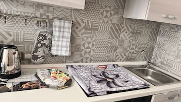 Mikrowelle, Ofen, Kochgeschirr/Geschirr/Besteck