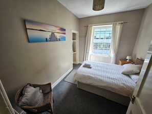 2 dormitorios, tabla de planchar con plancha, wifi y ropa de cama
