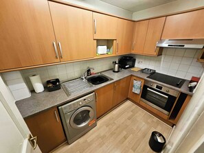 Frigorífic, microones, forn i placa de cuina 