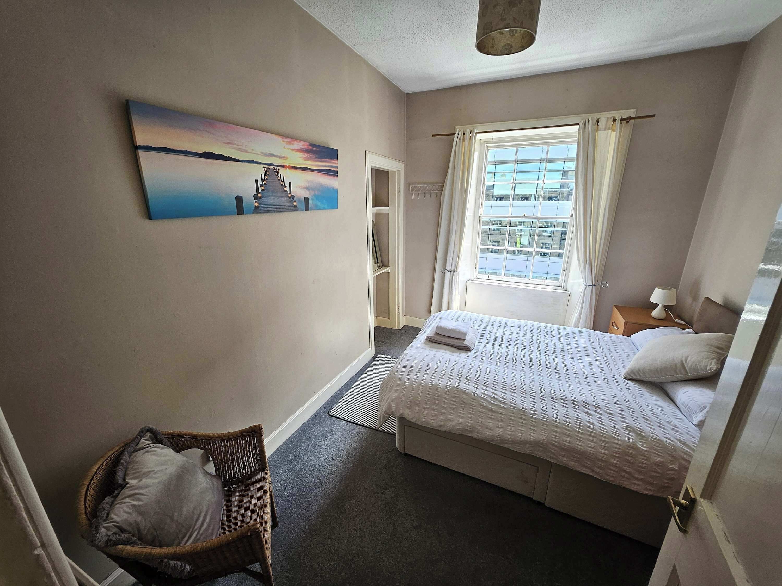 2 slaapkamers, een strijkplank/strijkijzer, wifi, beddengoed