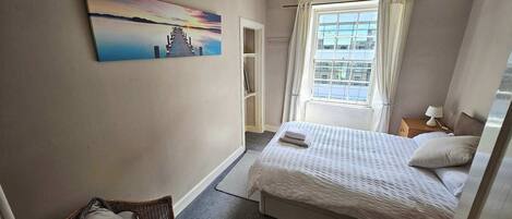 2 slaapkamers, een strijkplank/strijkijzer, wifi, beddengoed