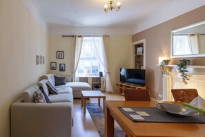 TV - Inviting 2BDR Home Close to Edinburgh Castle (Edinburgh)