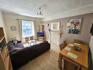 TV - Charming 2BDR Home near Edinburgh Castle (Edinburgh)