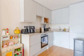 Kühlschrank, Ofen, Herdplatte, Geschirrspüler