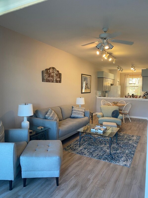 Living area - Cozy 2-bedroom 2 full bathroom plus a den condo, in beautiful Estero. (Estero)