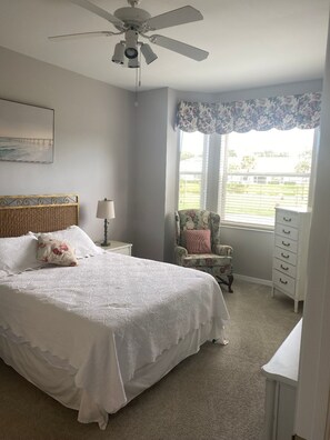 2 bedrooms, iron/ironing board, WiFi, bed sheets - Cozy 2-bedroom 2 full bathroom plus a den condo, in beautiful Estero. (Estero)