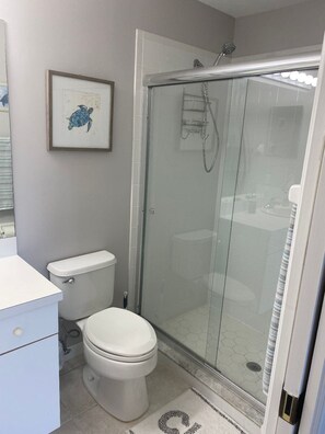 Shower, towels - Cozy 2-bedroom 2 full bathroom plus a den condo, in beautiful Estero. (Estero)