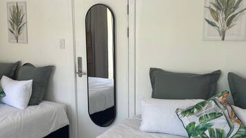 Deluxe Room, Mountain View | In-room safe, blackout drapes, soundproofing, free WiFi