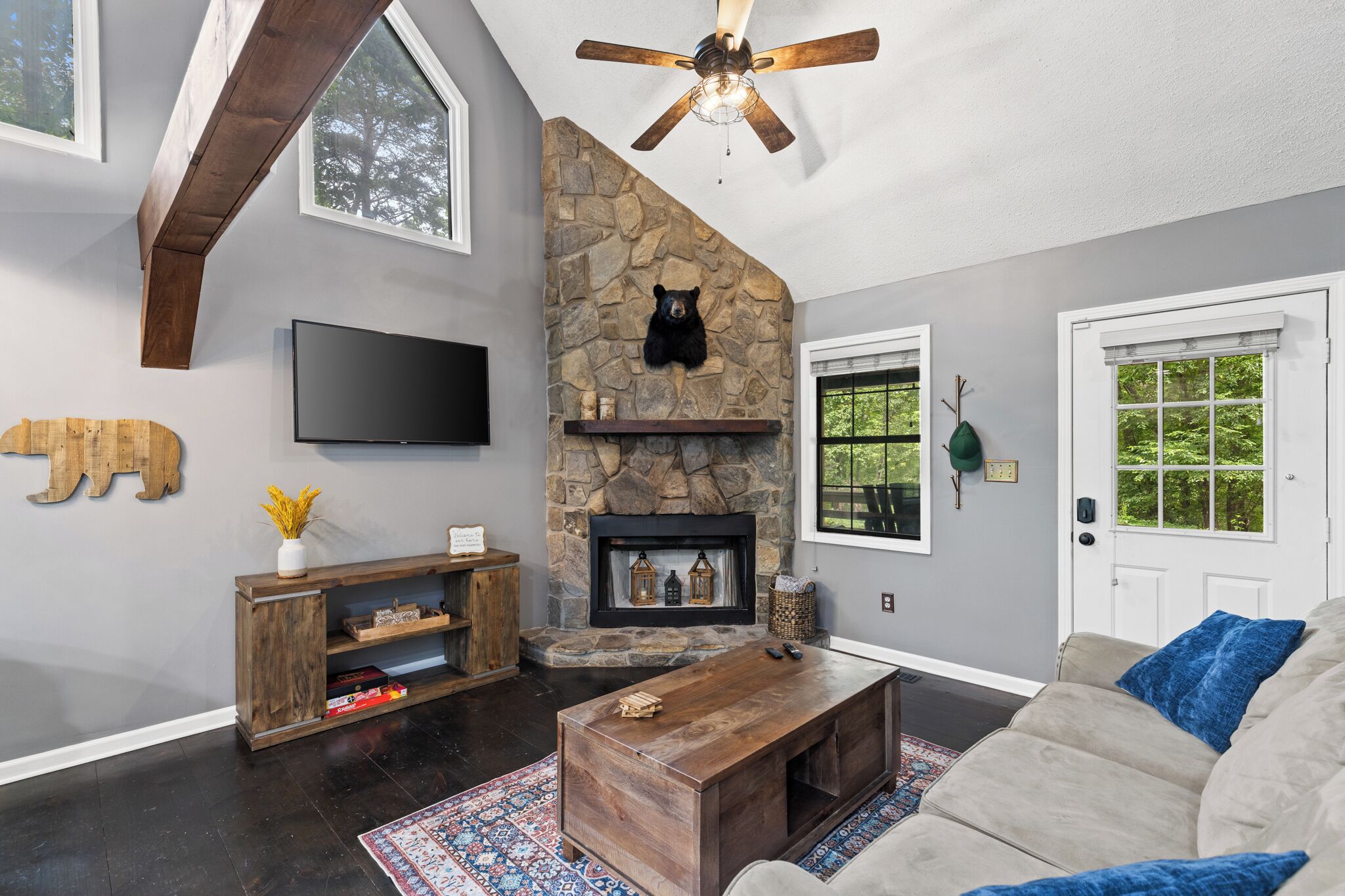 Smart TV, futbolito y libros 