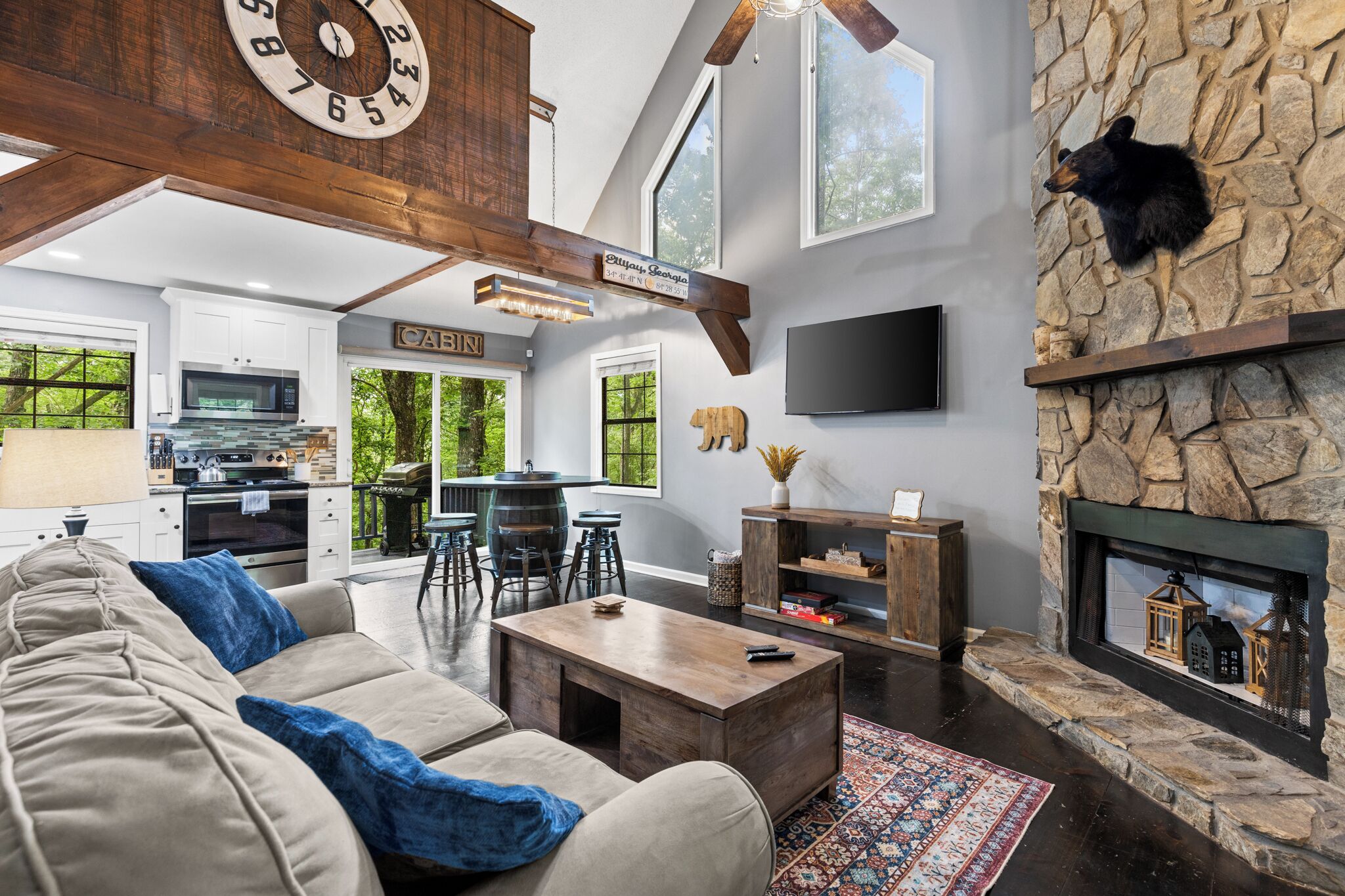 Smart TV, futbolito y libros 