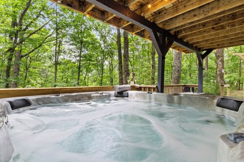 Winter Retreat, Hot Tub, Fire Pit, 7min to Ellijay. 16min to Blue Ridge